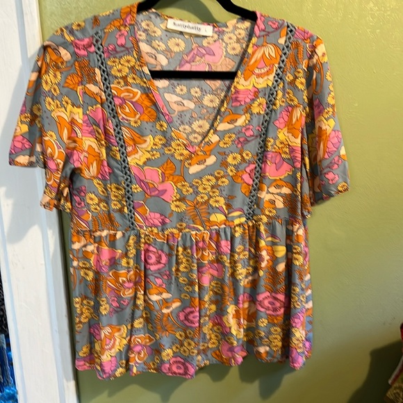 Rusttydustty Large top. 100% viscose  pink floral on grey background - Picture 1 of 6